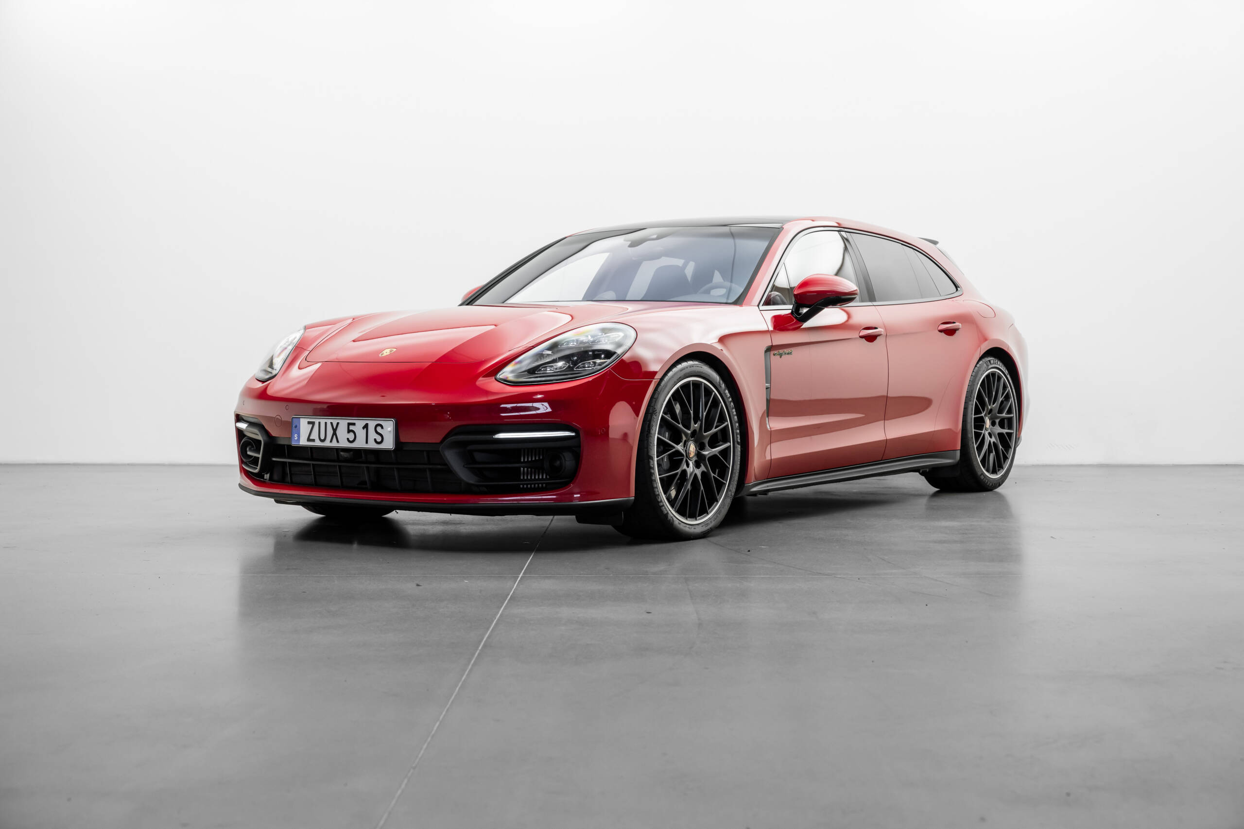 Porsche Panamera 4 E-Hybrid Sport Turismo Platinum Edition image