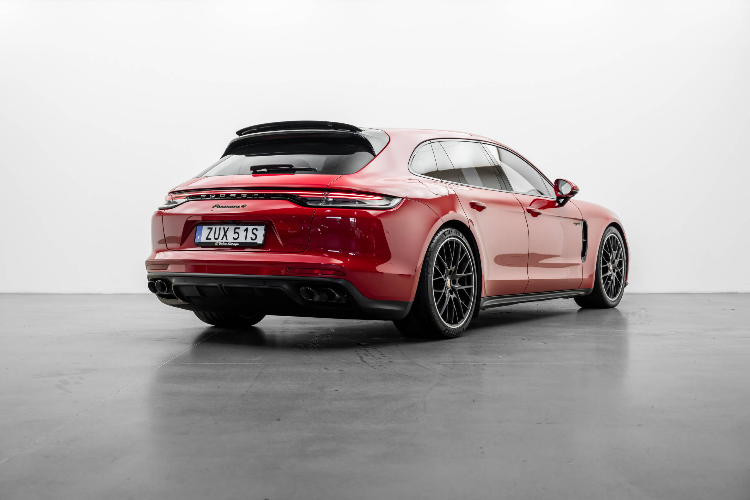 Porsche Panamera 4 E-Hybrid Sport Turismo Platinum Edition image