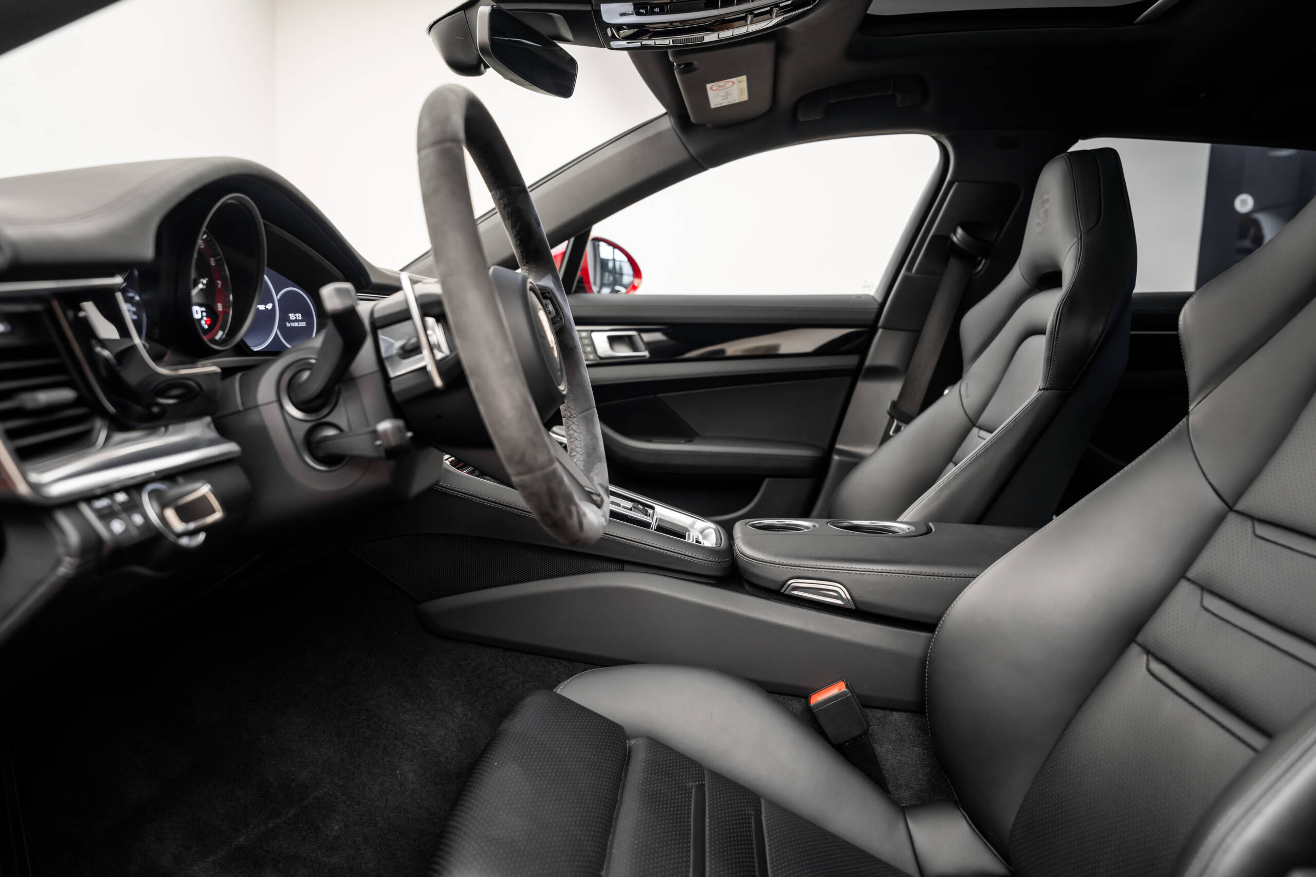 Porsche Panamera 4 E-Hybrid Sport Turismo Platinum Edition image